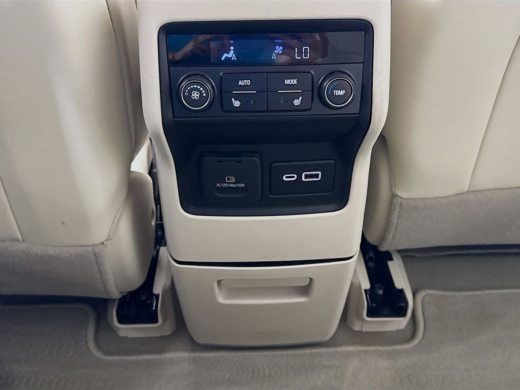 Used 2022 GMC Acadia Denali w/ Denali Ultimate Package FWD image 27