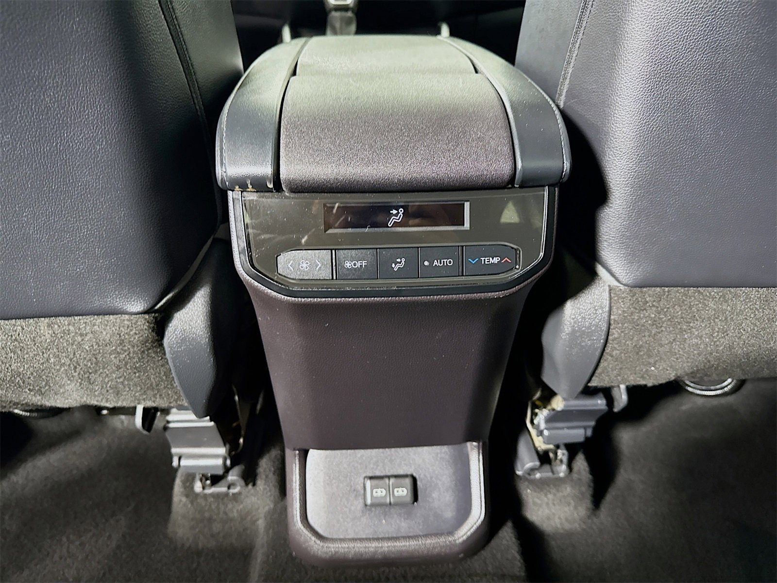 Used 2022 Toyota Highlander XLE image 17