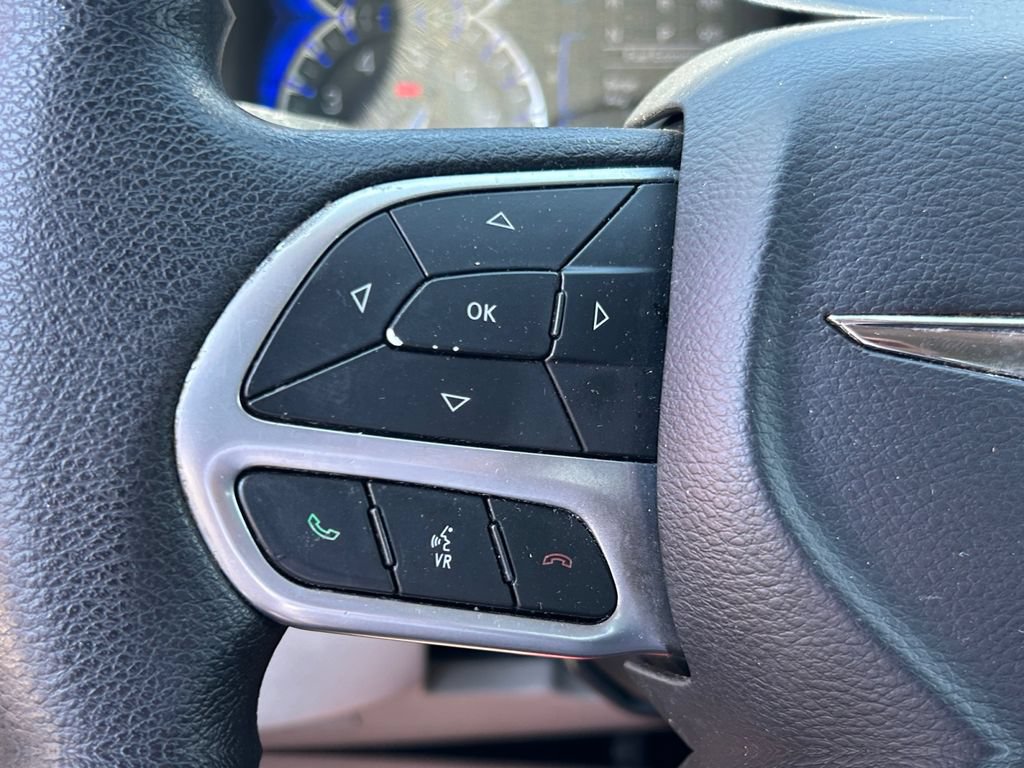 Used 2020 Chrysler Voyager Lxi FWD image 45