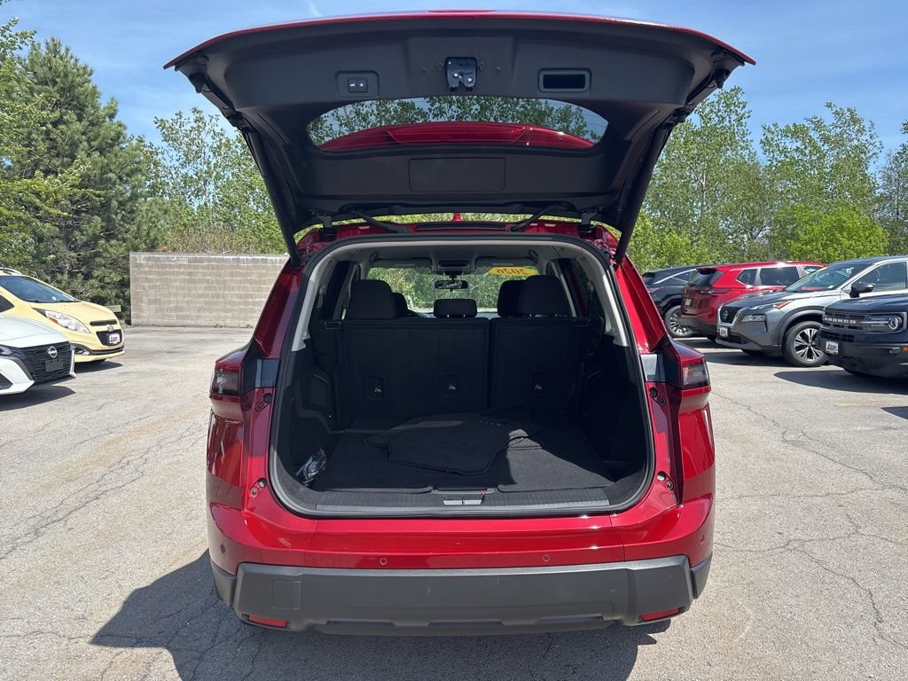 Certified 2026 Nissan Rogue SV AWD/4WD image 9