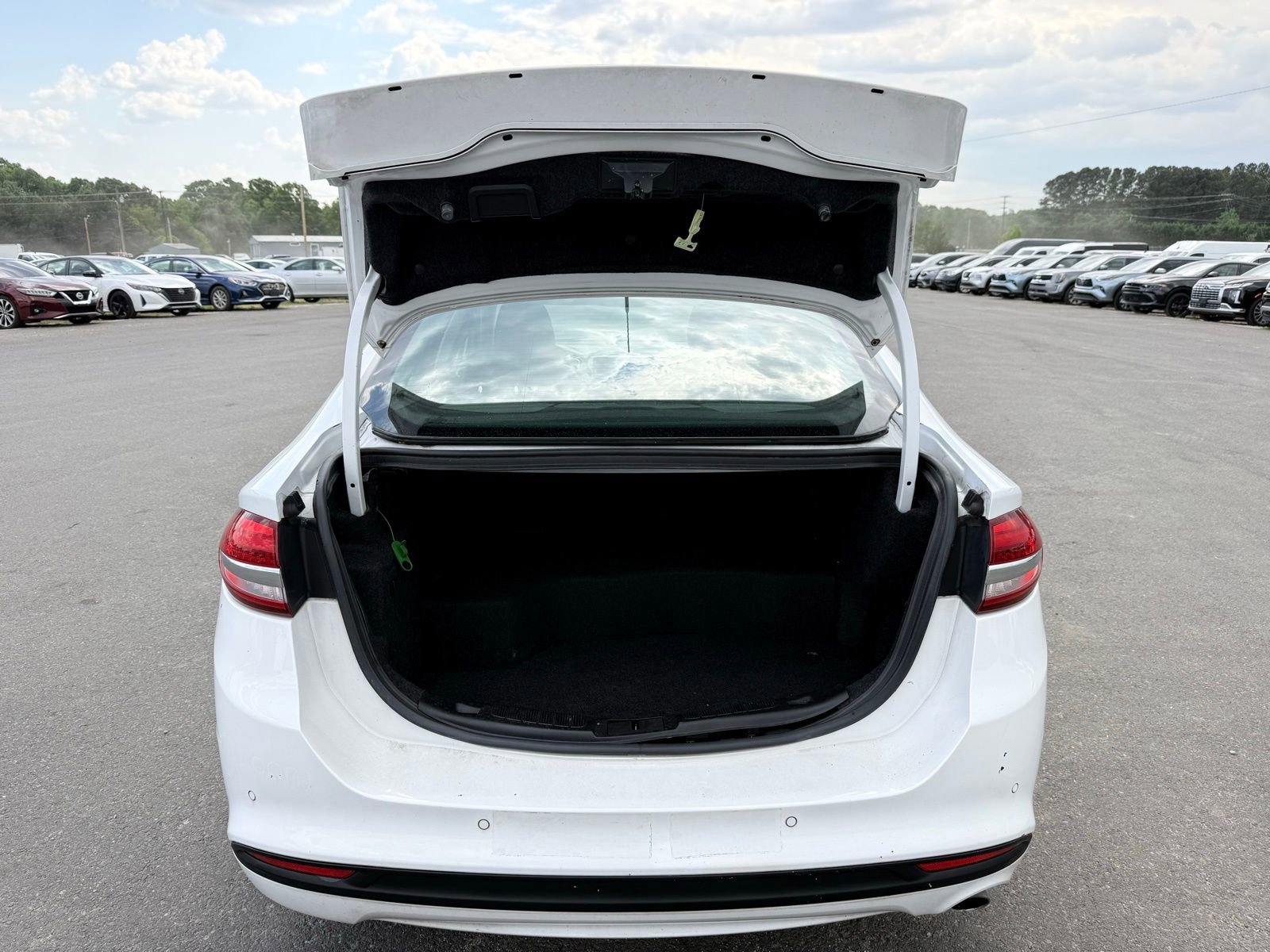 Used 2017 Ford Fusion SE w/ Equipment Group 602A FWD image 37