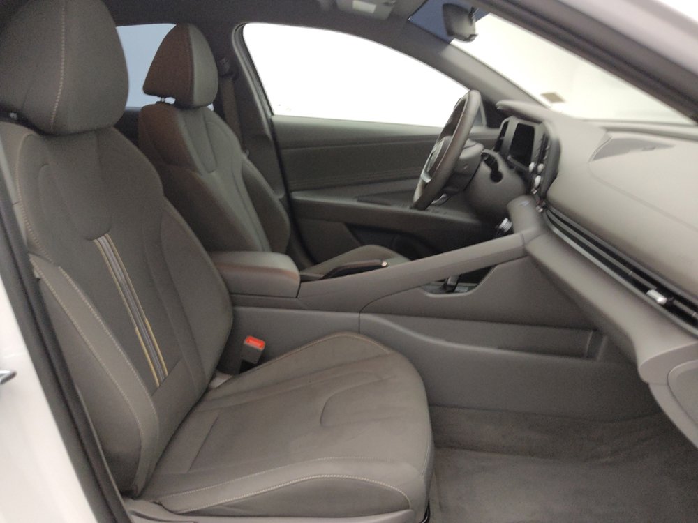 Used 2025 Hyundai Elantra Sport FWD image 21