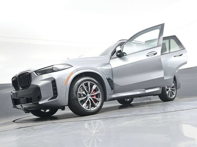 New 2026 BMW X5 xDrive50e w/ M Sport Package AWD/4WD image 43