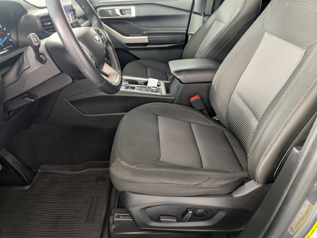 Used 2023 Ford Explorer XLT AWD/4WD image 14