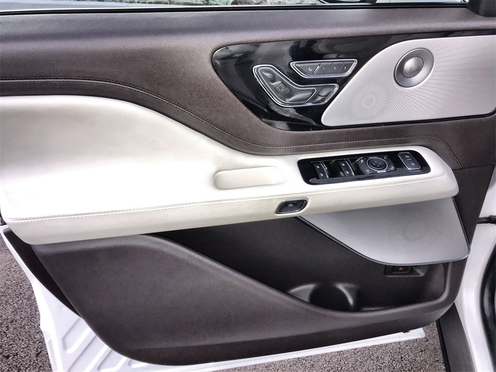 Used 2023 Lincoln Aviator Black Label w/ Jet Package image 13