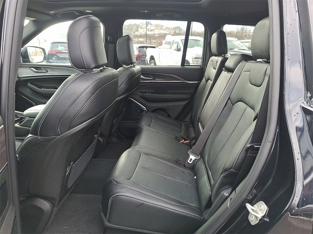 Used 2024 Jeep Grand Cherokee Overland image 10