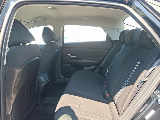 Used 2023 Hyundai Elantra SEL w/ Convenience Package FWD image 10