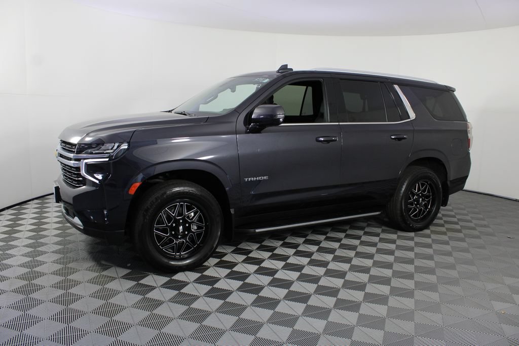 Used 2022 Chevrolet Tahoe LT w/ Luxury Package AWD/4WD image 2