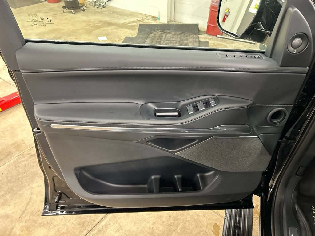 Used 2026 Lincoln Navigator L Reserve AWD/4WD image 14