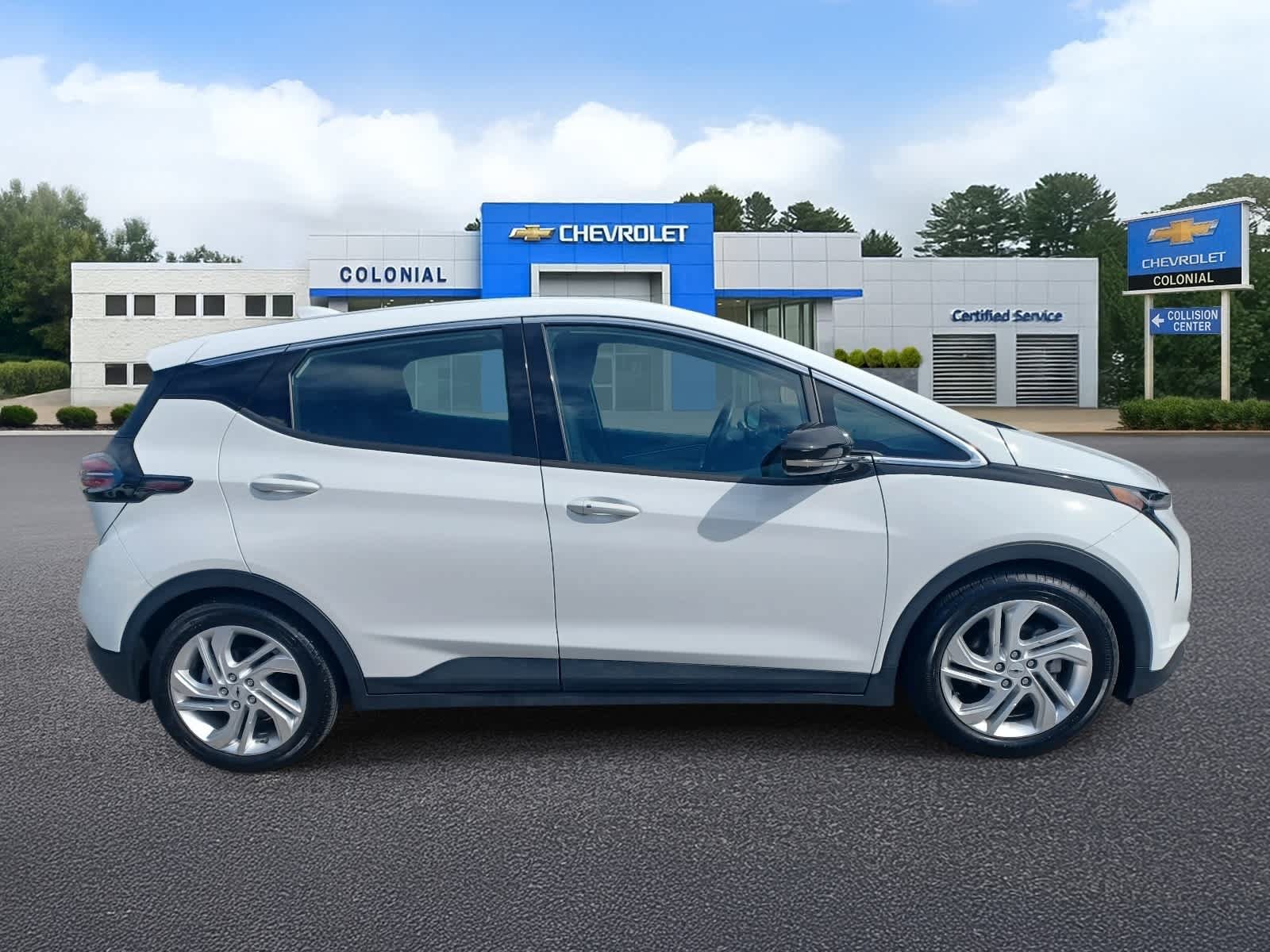 Used 2023 Chevrolet Bolt LT FWD image 3