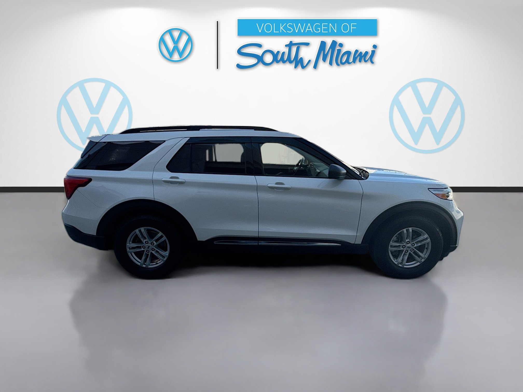 Used 2021 Ford Explorer XLT w/ Equipment Group 202A image 8