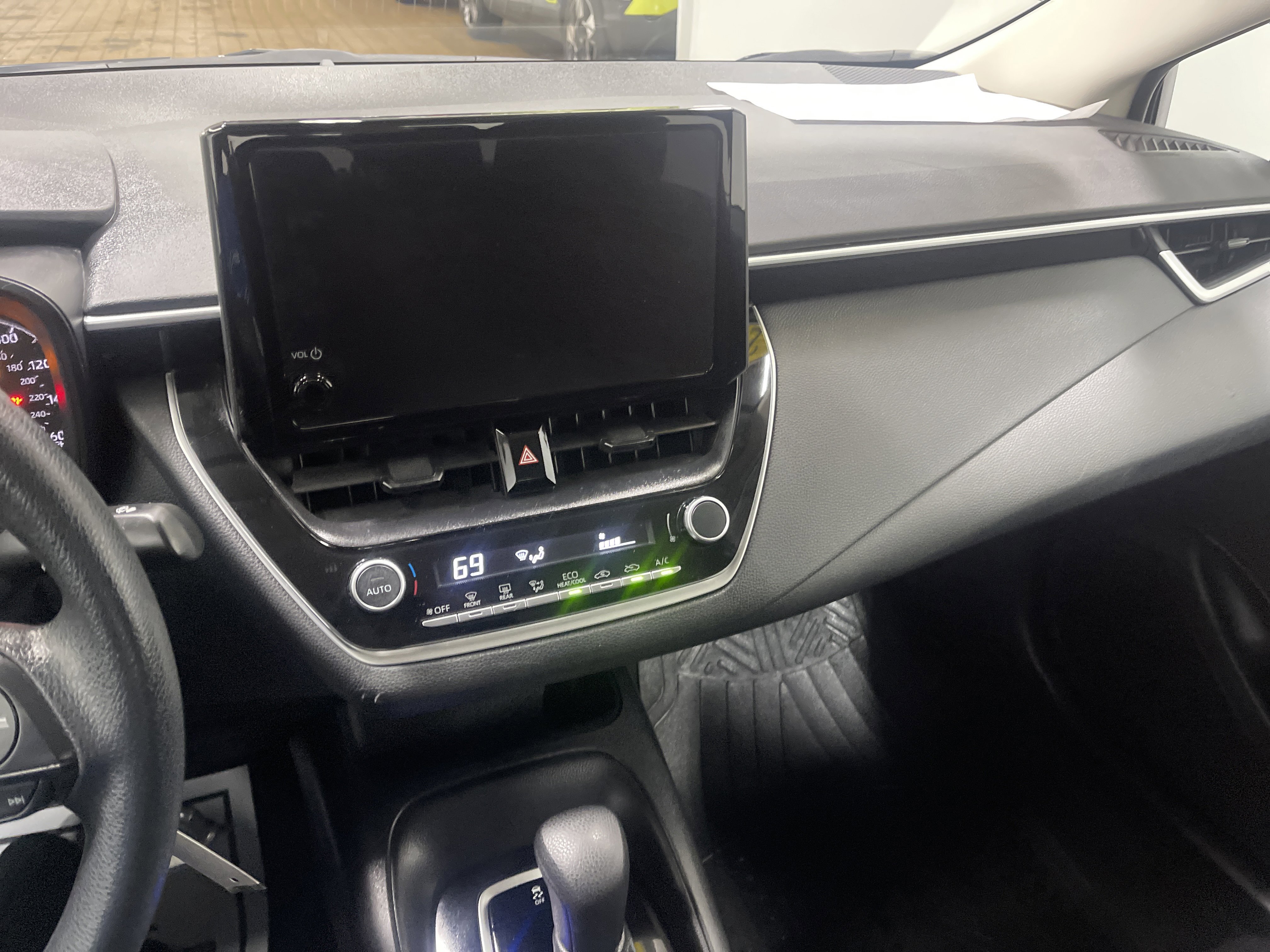 Used 2024 Toyota Corolla LE image 28