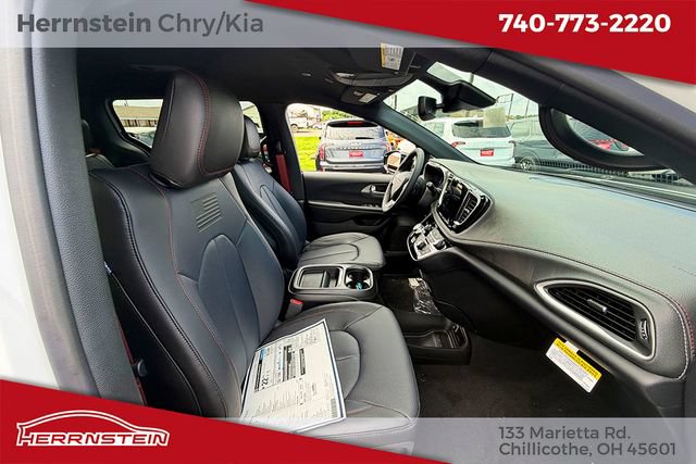 New 2027 Chrysler Pacifica Select FWD image 26