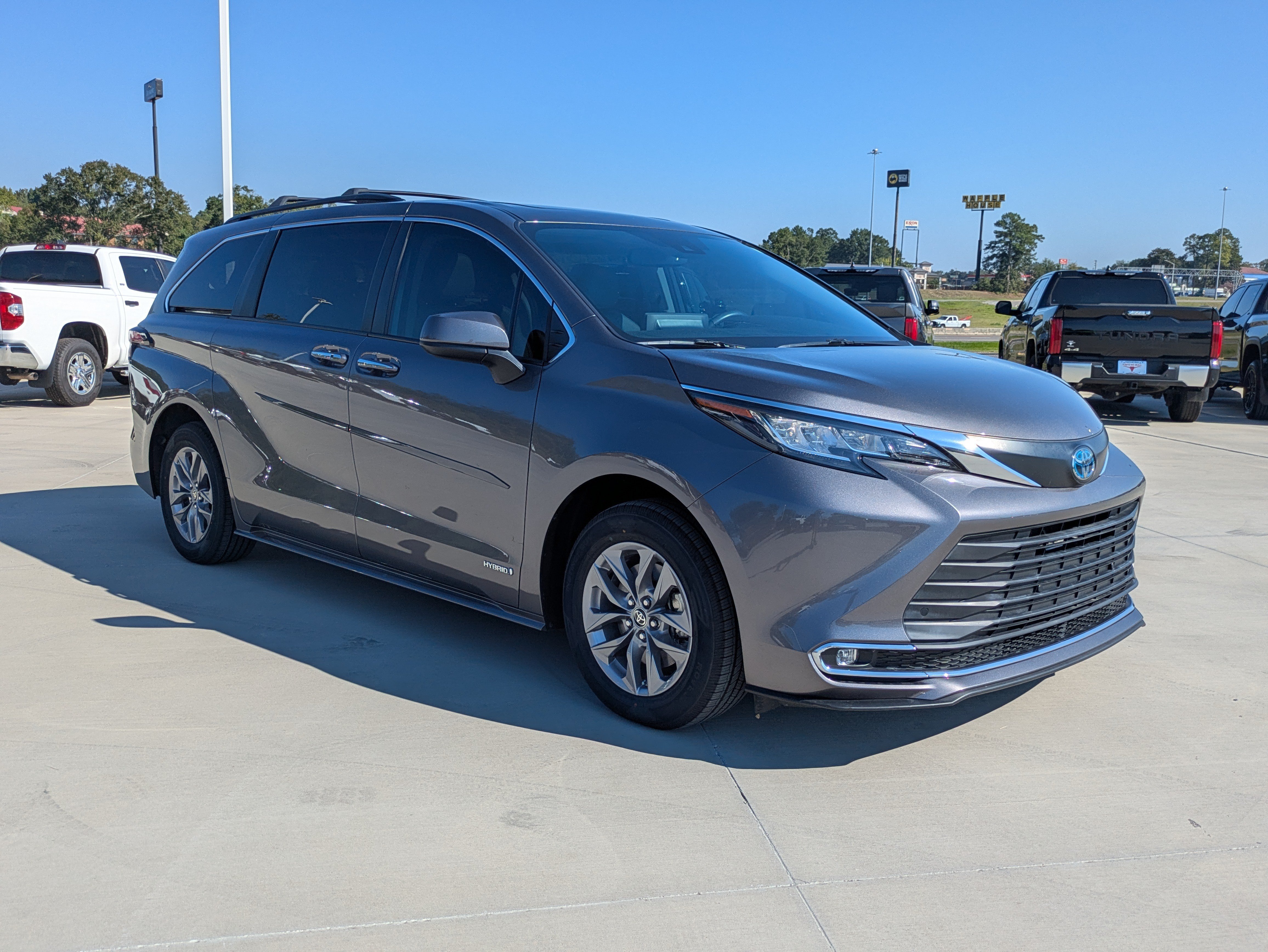 Certified 2021 Toyota Sienna XLE FWD image 7