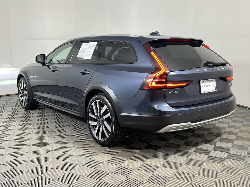 Certified 2025 Volvo V90 B6 Cross Country Ultra image 8