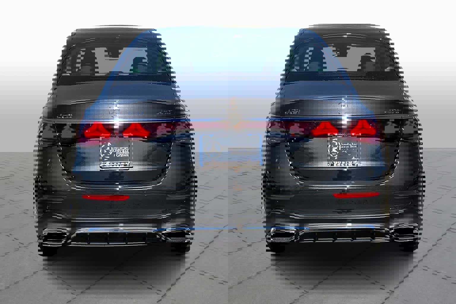 Used 2025 Mercedes-Benz E 350 4MATIC Sedan image 5