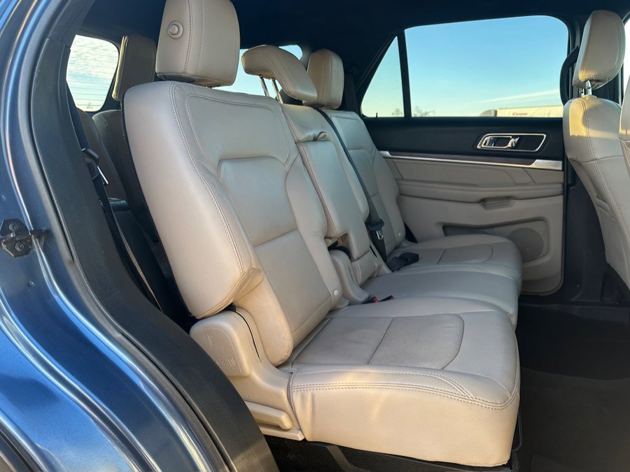 Used 2018 Ford Explorer Limited image 36