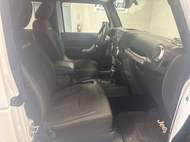 Used 2017 Jeep Wrangler Sahara w/ Connectivity Group image 17
