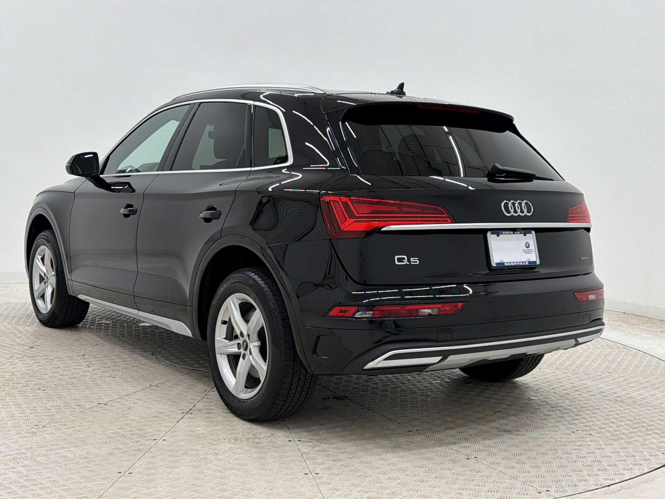 Used 2021 Audi Q5 2.0T Premium w/ Convenience Package AWD/4WD image 3