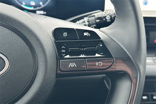 Used 2025 Hyundai Elantra SEL image 25