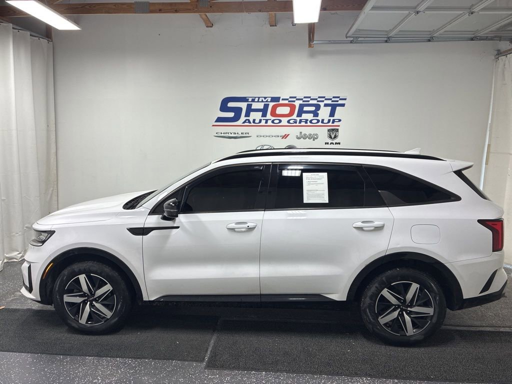 Used 2022 Kia Sorento EX image 2