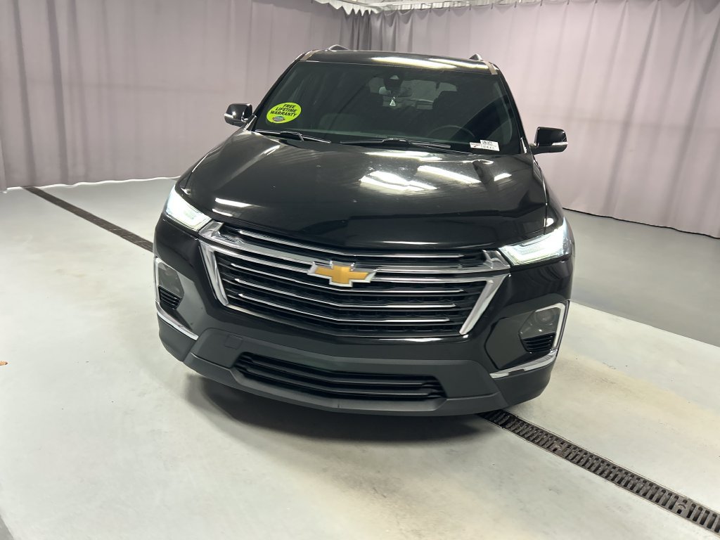 Used 2023 Chevrolet Traverse LT FWD image 2