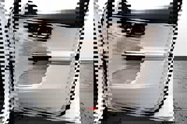 Used 2025 Mercedes-Benz GLC 300 300 image 31