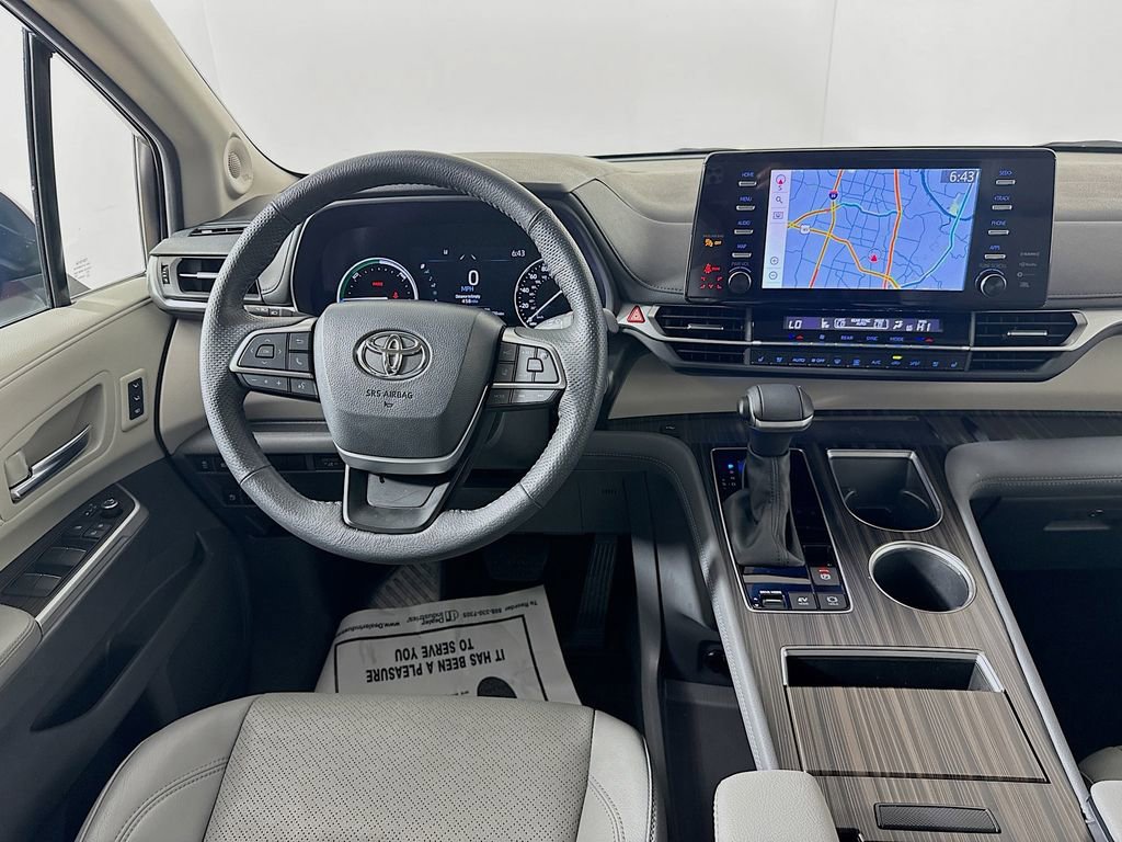 Used 2024 Toyota Sienna Limited image 27