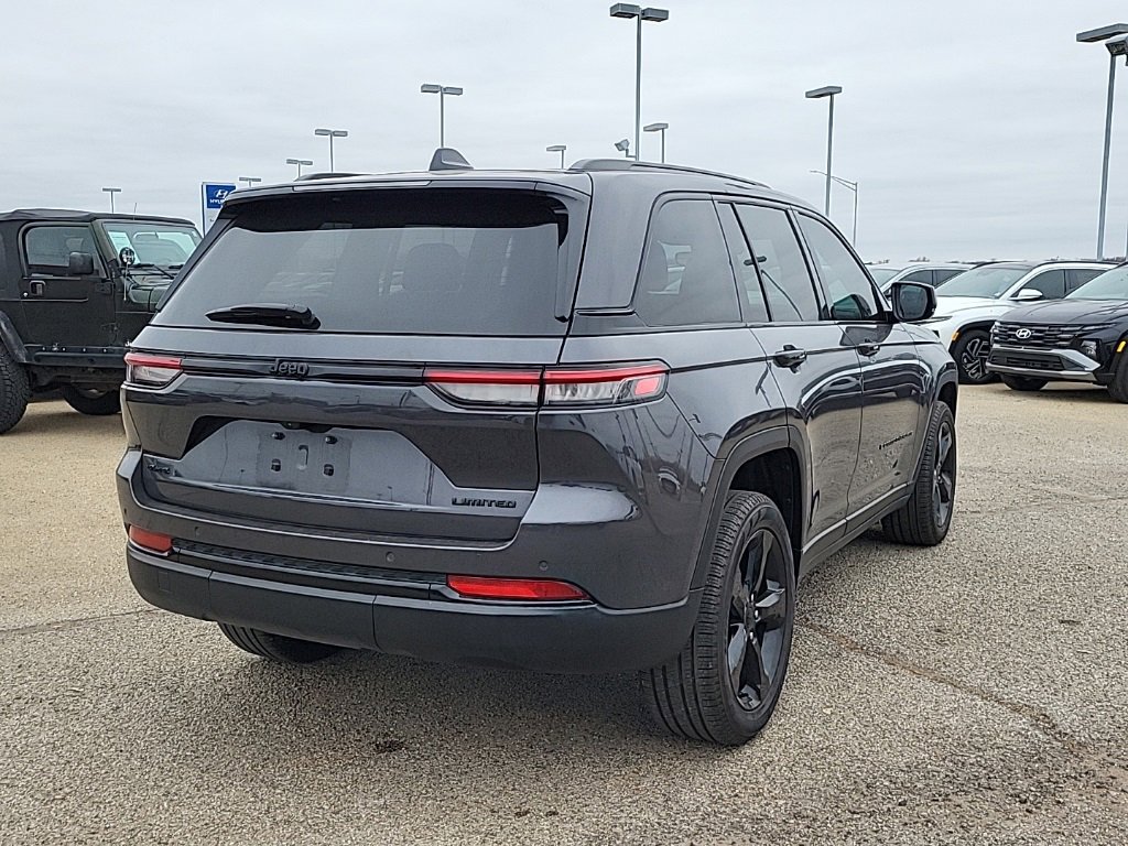 Used 2024 Jeep Grand Cherokee Limited w/ Black Appearance Package image 3