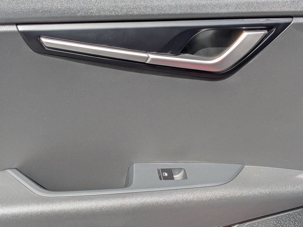 Used 2025 Kia Niro LX FWD image 27