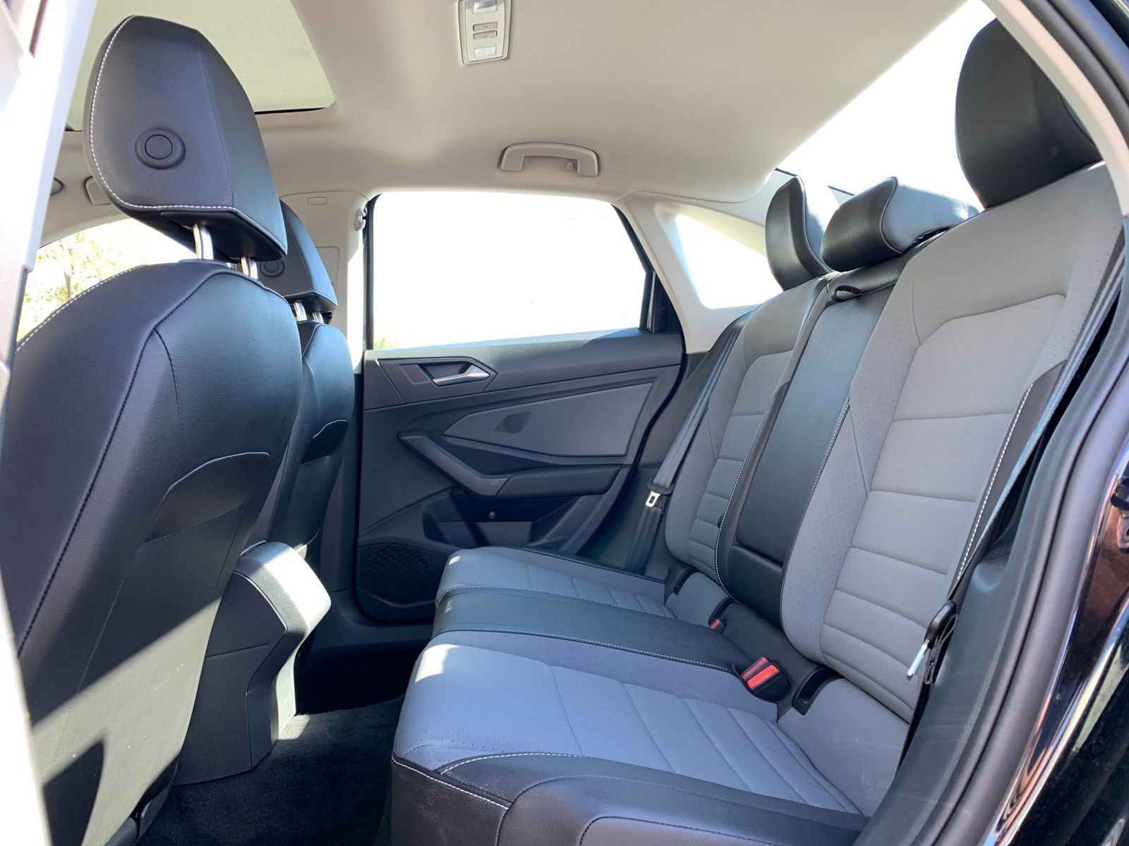 Used 2025 Volkswagen Jetta SE image 24