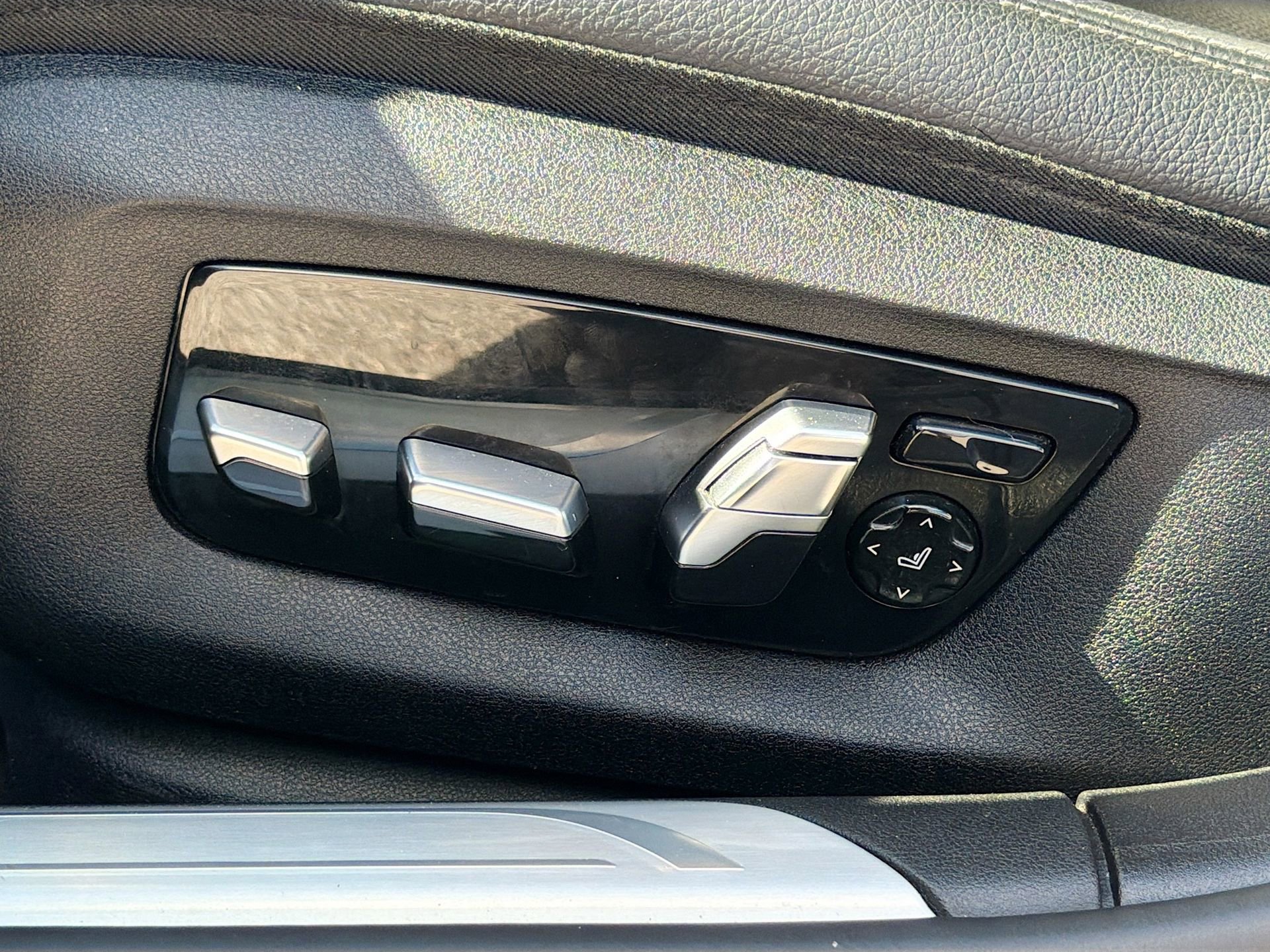 Used 2020 BMW 740i image 25