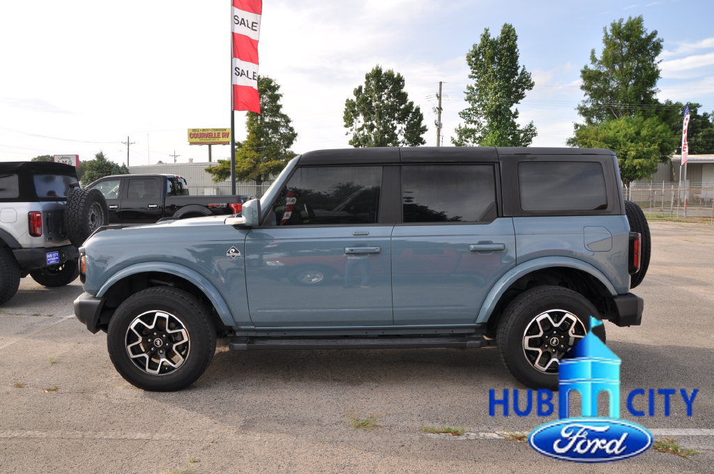 Used 2023 Ford Bronco Outer Banks AWD/4WD image 2