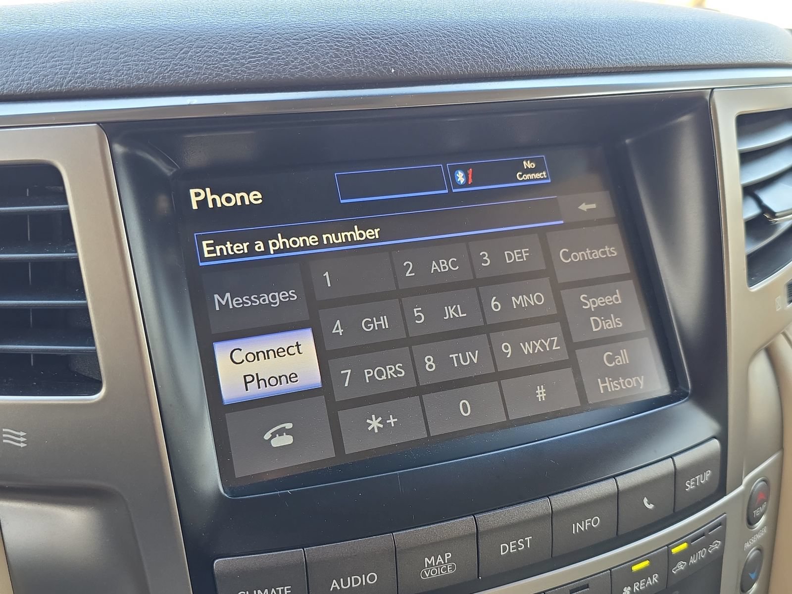 Used 2015 Lexus LX 570 4WD w/ Luxury Package image 18