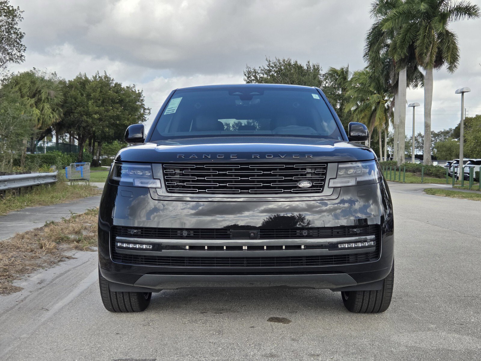 New 2025 Land Rover Range Rover Long Wheelbase SE image 8