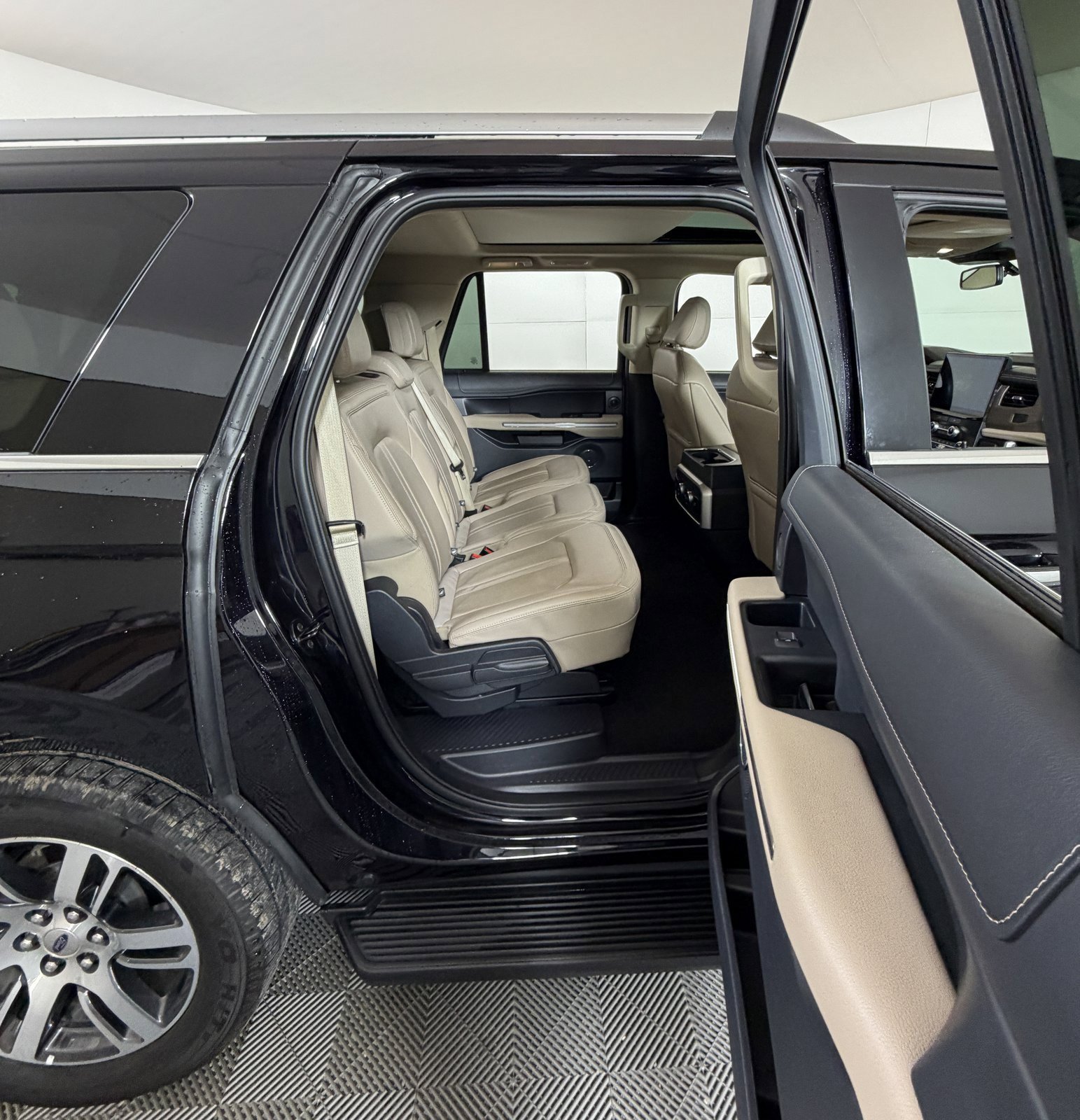 Used 2024 Ford Expedition Max Limited image 6