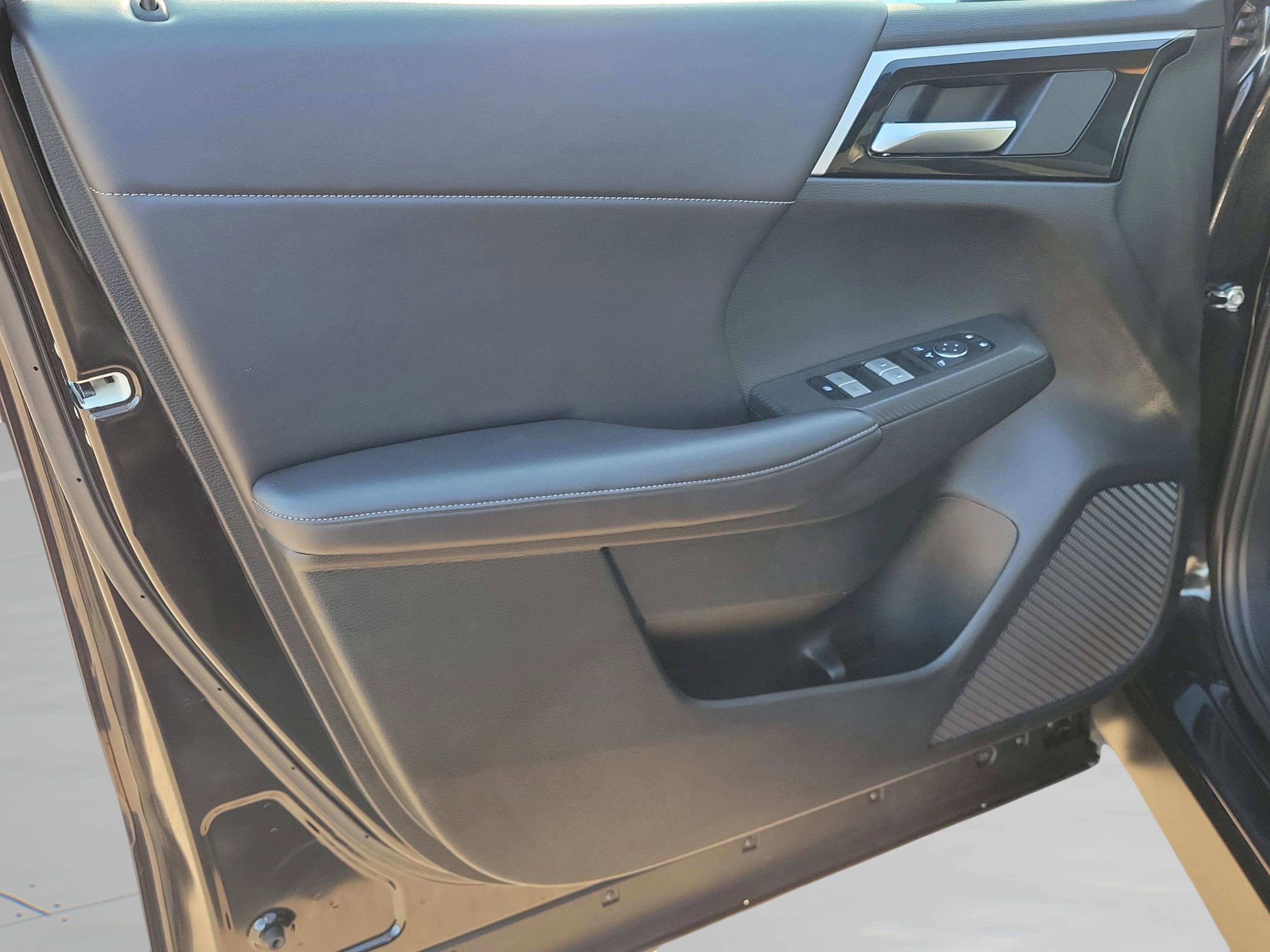 Used 2024 Mitsubishi Outlander SE image 28