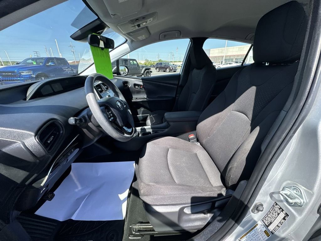 Used 2020 Toyota Prius LE FWD image 17