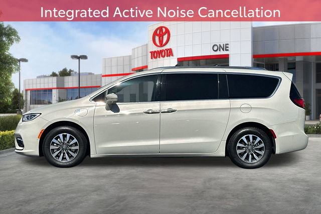 Used 2021 Chrysler Pacifica Touring-L FWD image 9