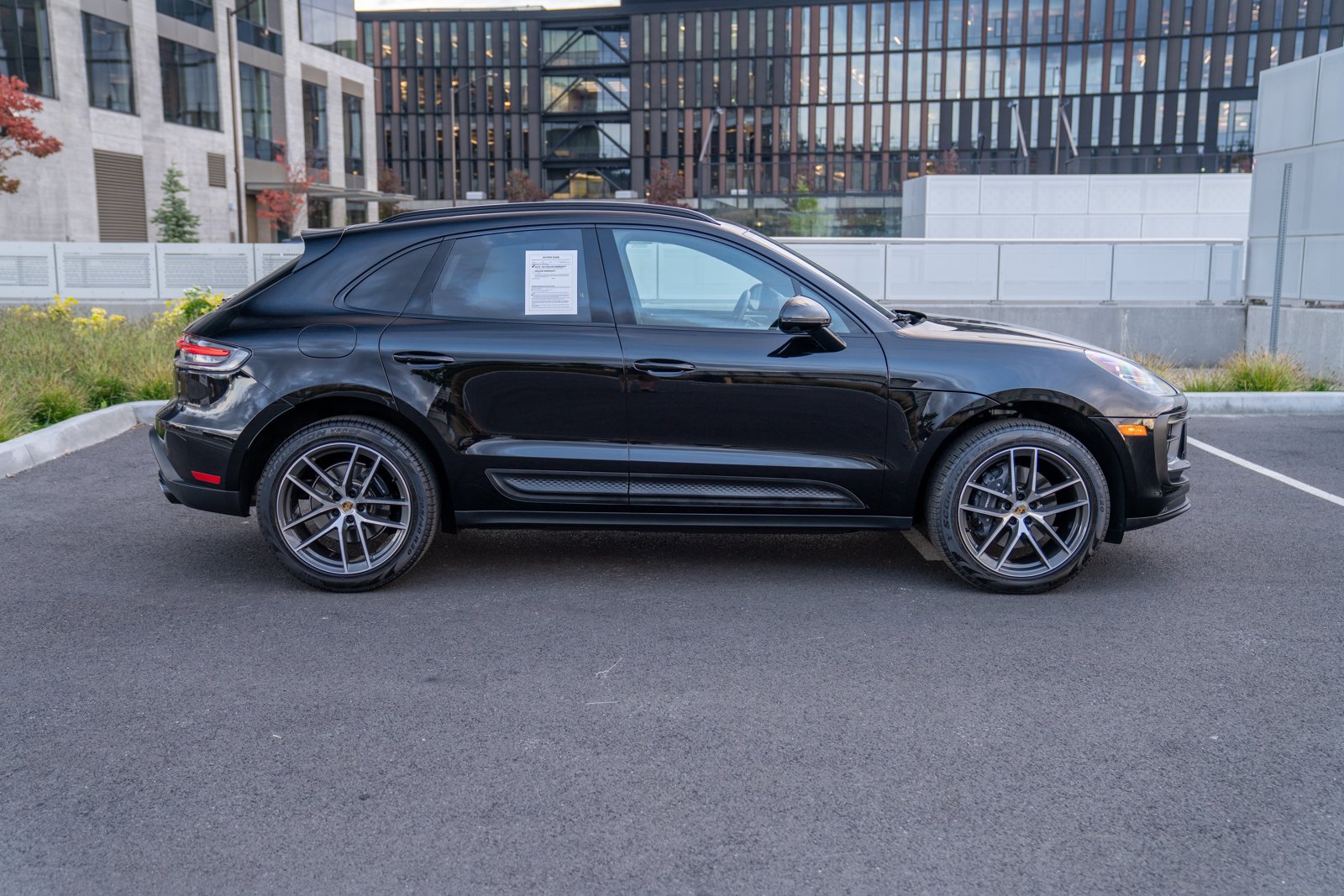 Certified 2026 Porsche Macan Turbo AWD/4WD image 8