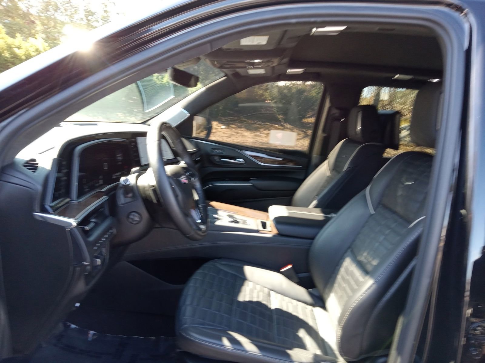 Used 2023 Cadillac Escalade Sport Platinum w/ LPO, ONYX Package image 11