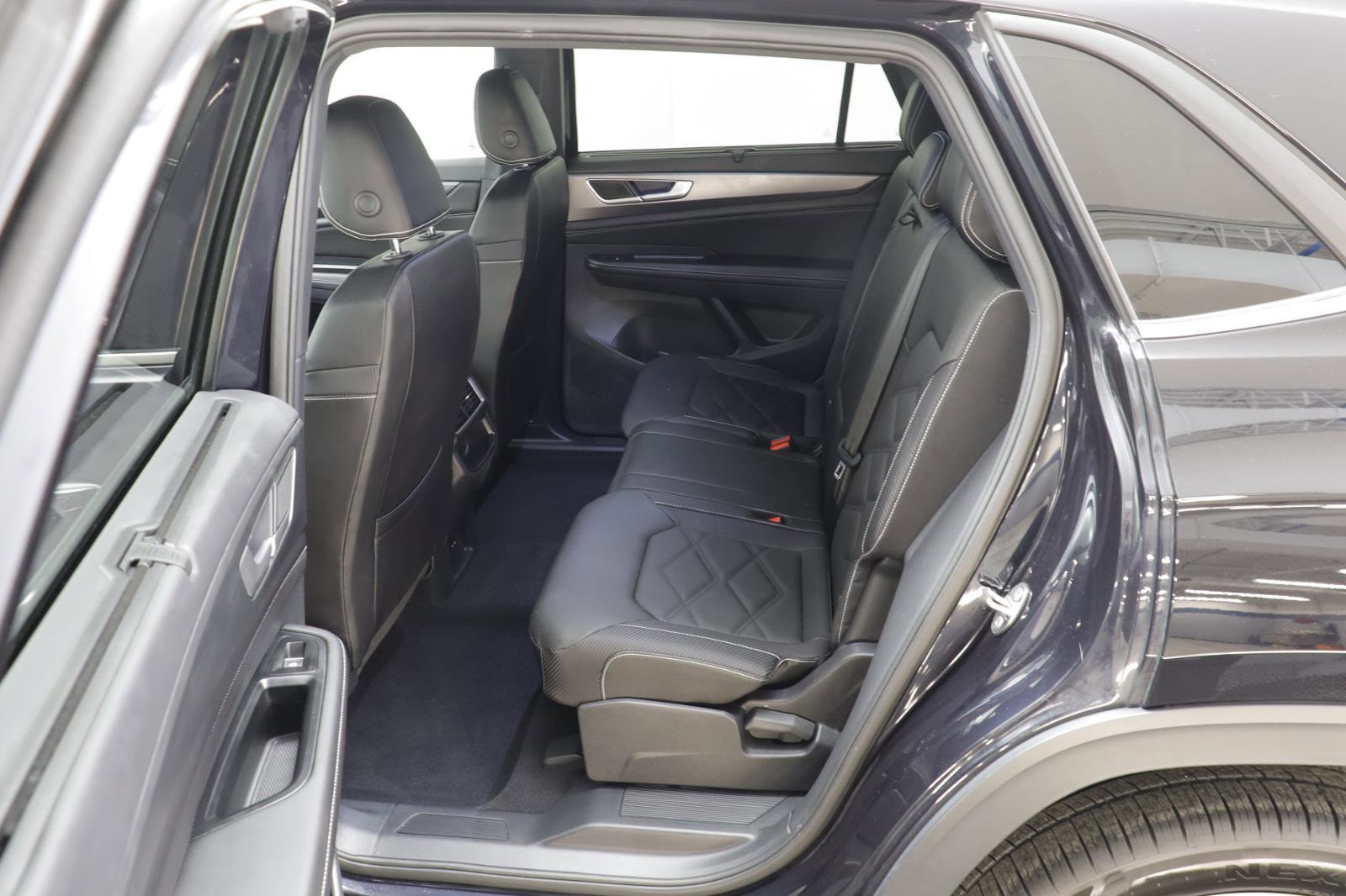 Used 2025 Volkswagen Atlas Cross Sport SE image 14