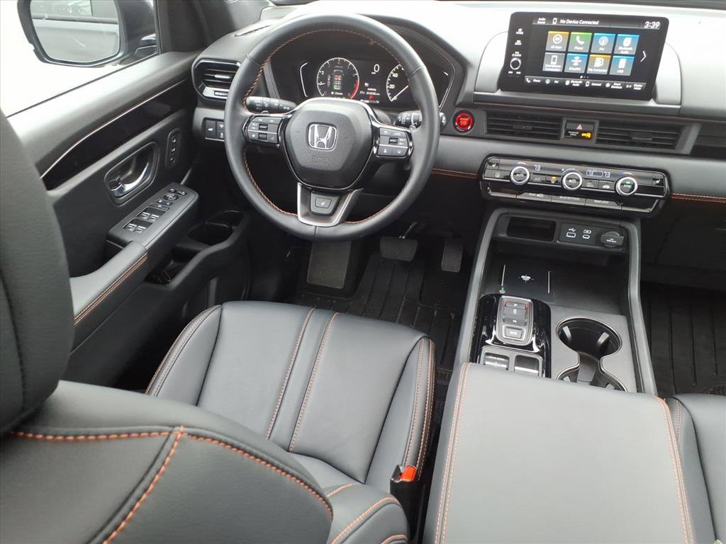 Used 2025 Honda Pilot TrailSport image 4