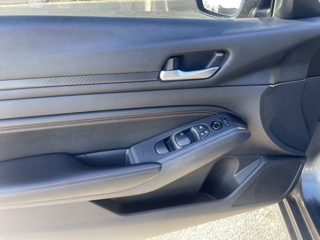 Used 2022 Nissan Altima 2.5 SR w/ Midnight Edition Package image 9