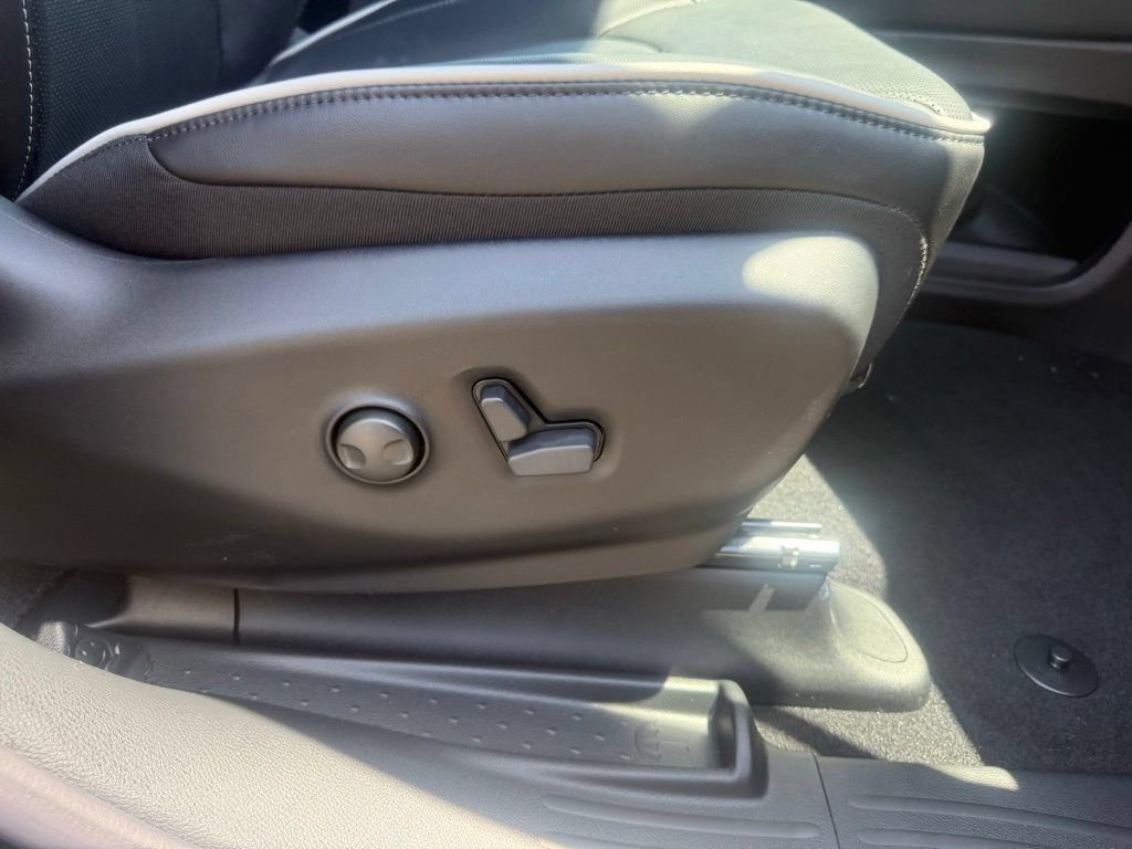 New 2027 Chrysler Pacifica Limited w/ Family Tech Group FWD image 66