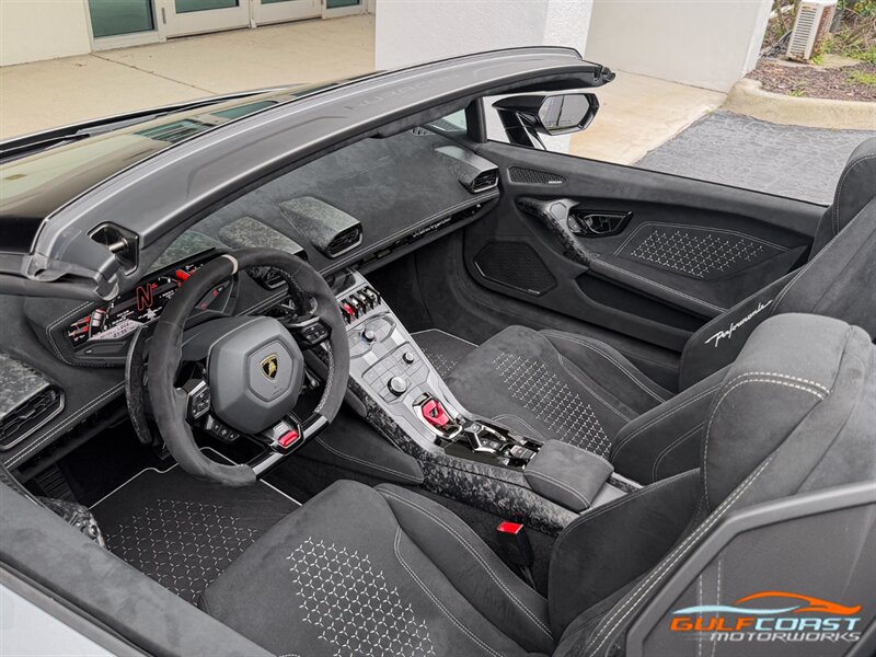 Used 2019 Lamborghini Huracan Performante AWD/4WD image 2