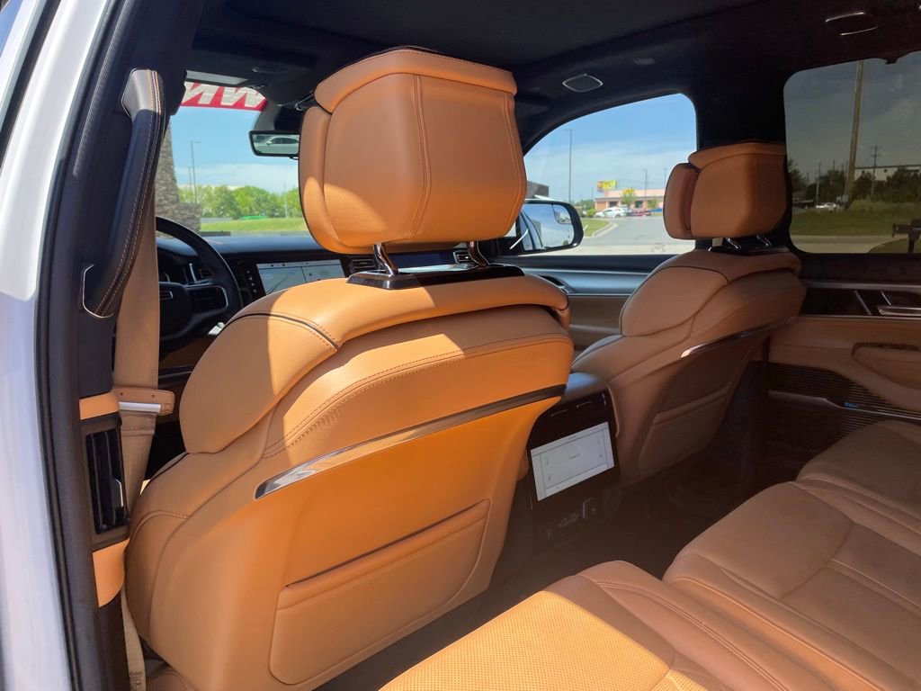 Used 2022 Jeep Grand Wagoneer Series III w/ Flexible Seating Group AWD/4WD image 23
