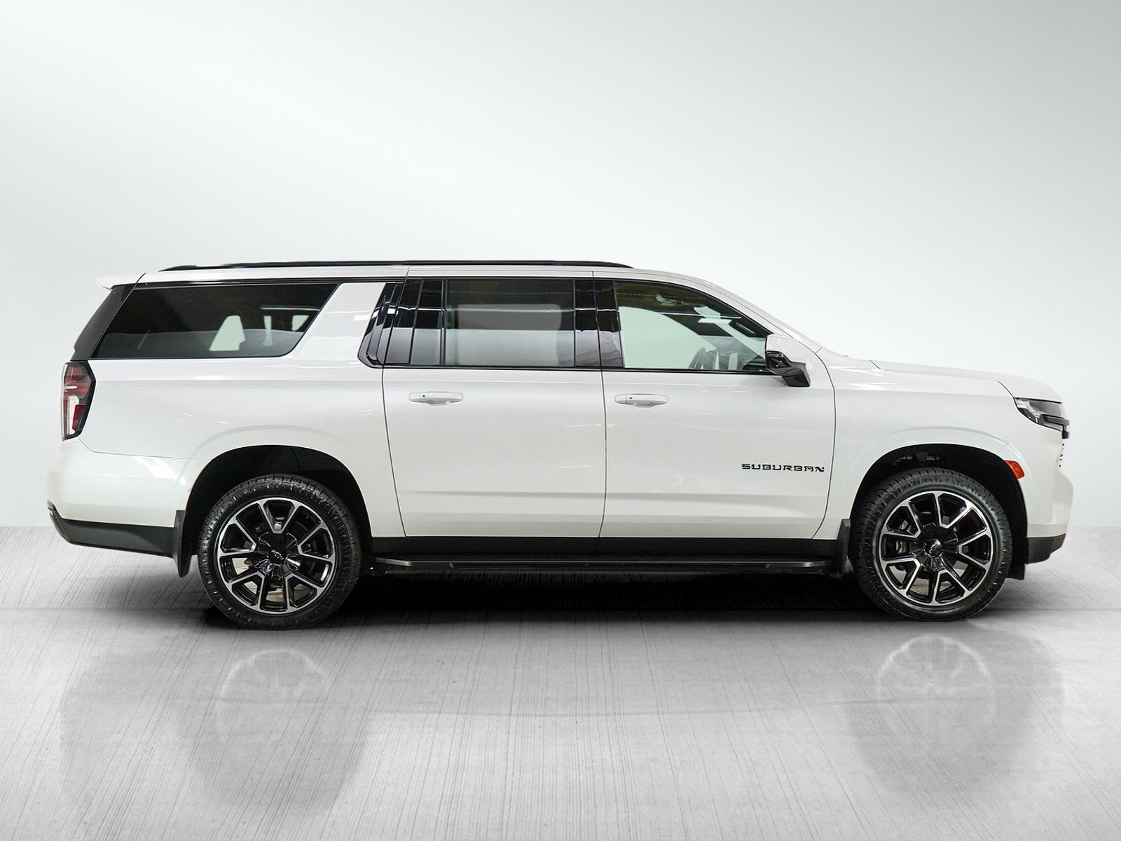 Used 2023 Chevrolet Suburban RST w/ Luxury Package AWD/4WD image 6