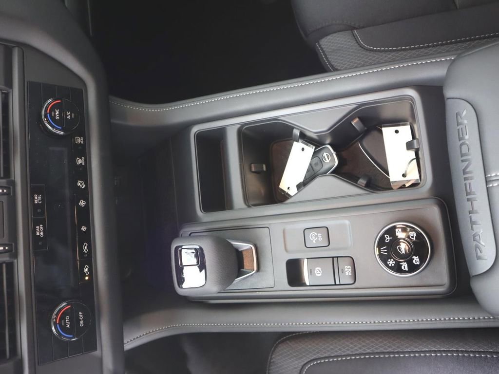 Certified 2025 Nissan Pathfinder S image 13