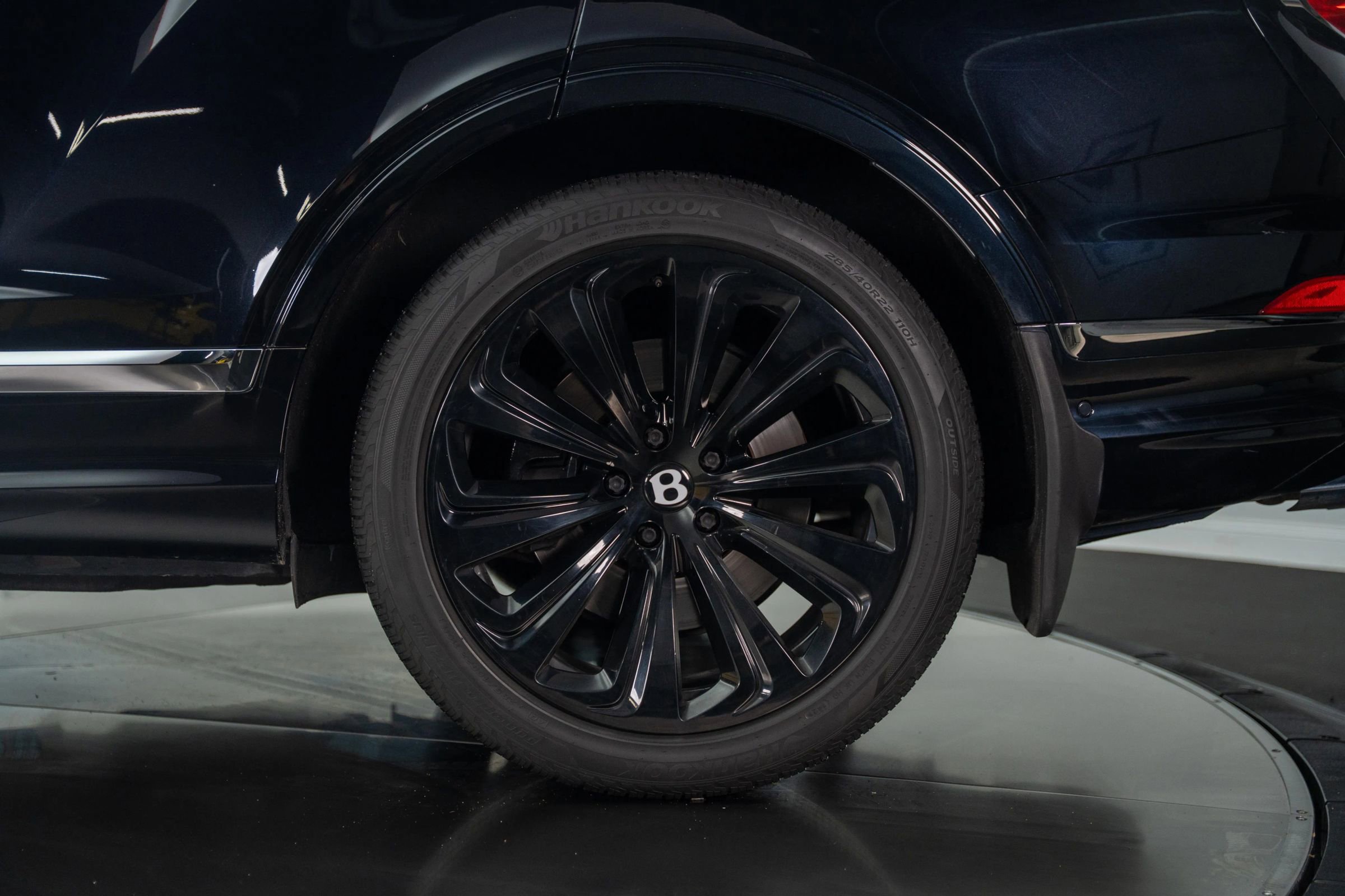 Used 2021 Bentley Bentayga w/ First Edition Specification image 17